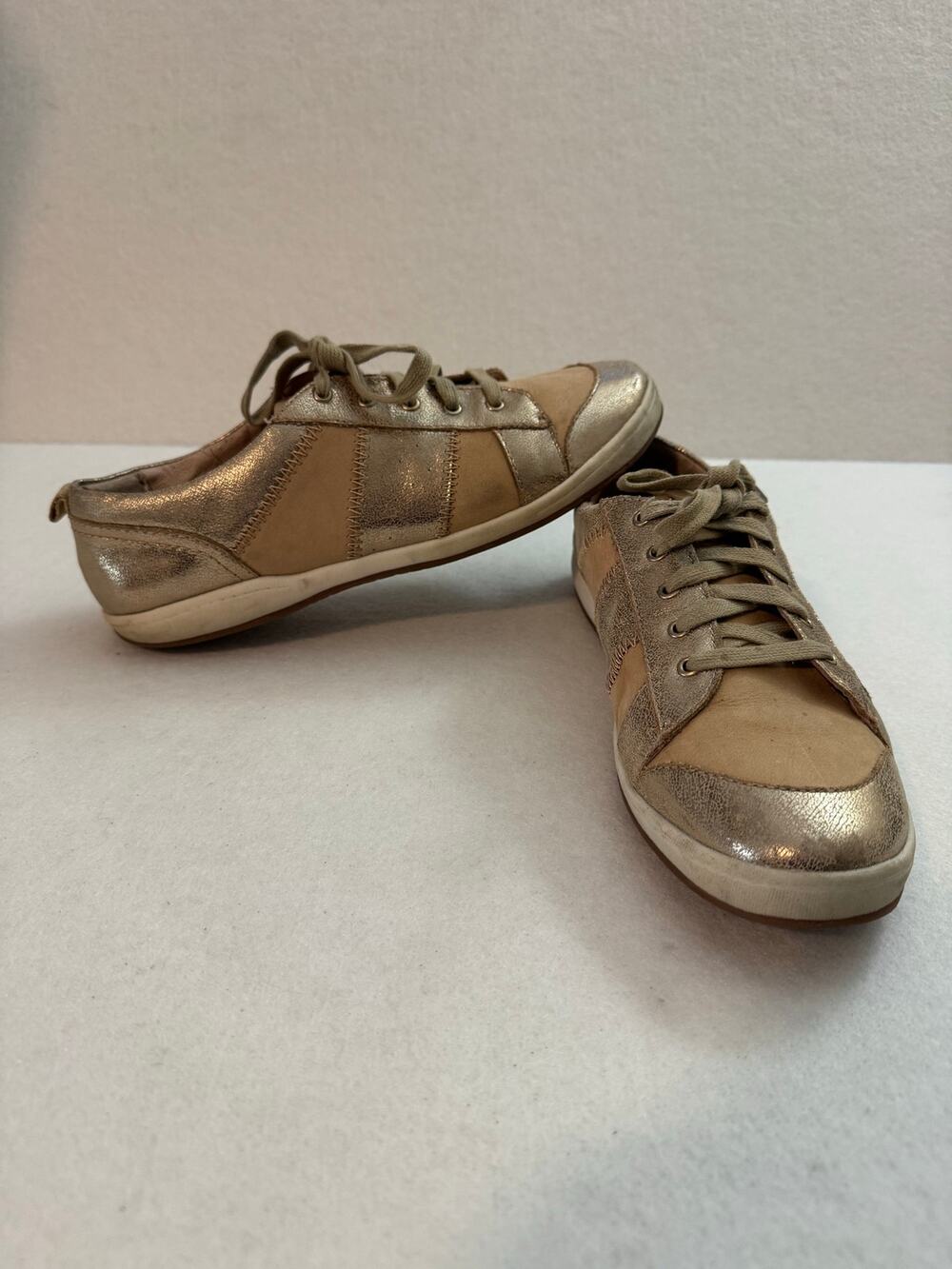 Nurture by Lamaze Watsonn Leather Lace Up Glam Sneakers Gold Metallic Tan 9.5